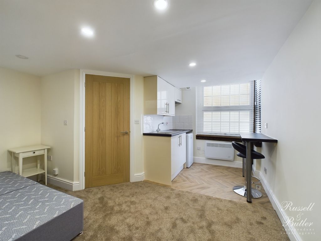 Property photo 2 of 8 Cam01995G0-Pr0168-Still009