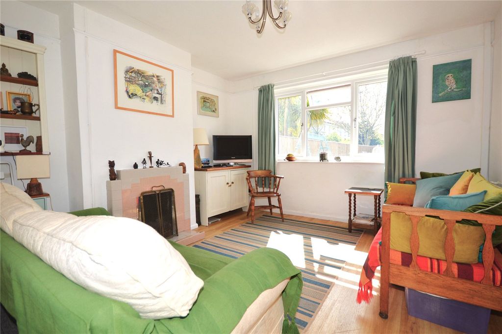 Property photo 3 of 18 Sitting Room