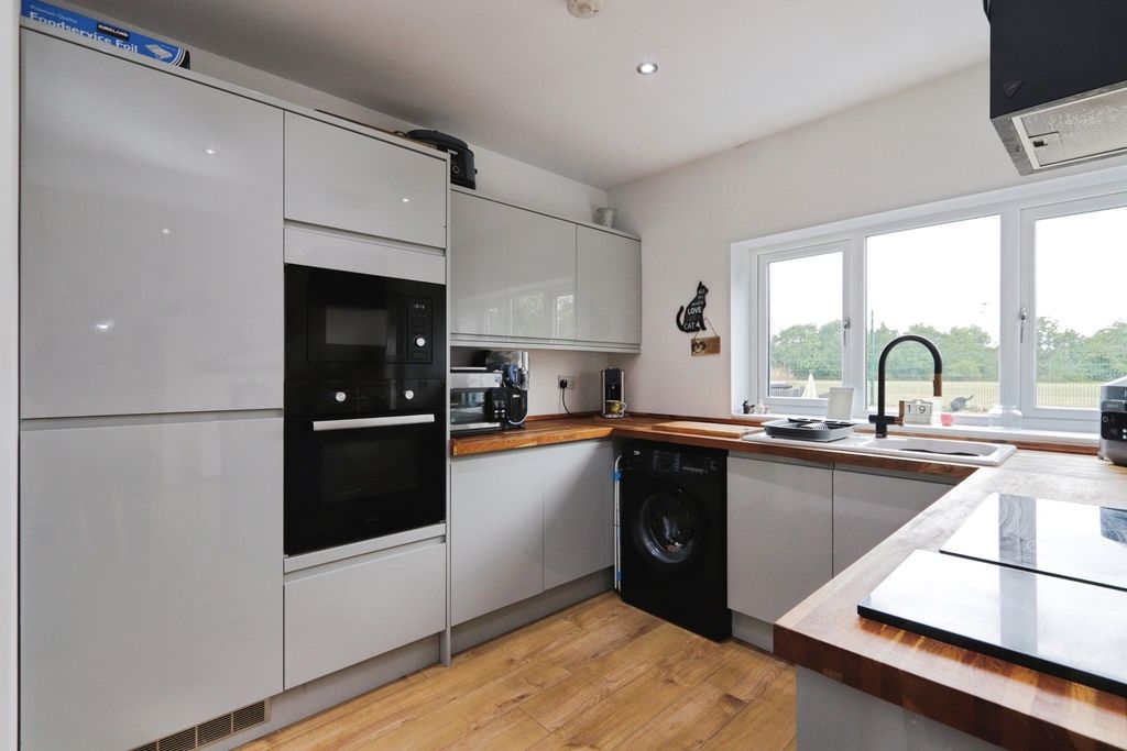 Property photo 2 of 17 Photo