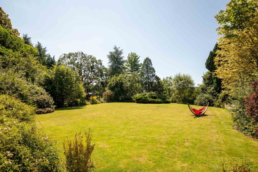 Property photo 2 of 32