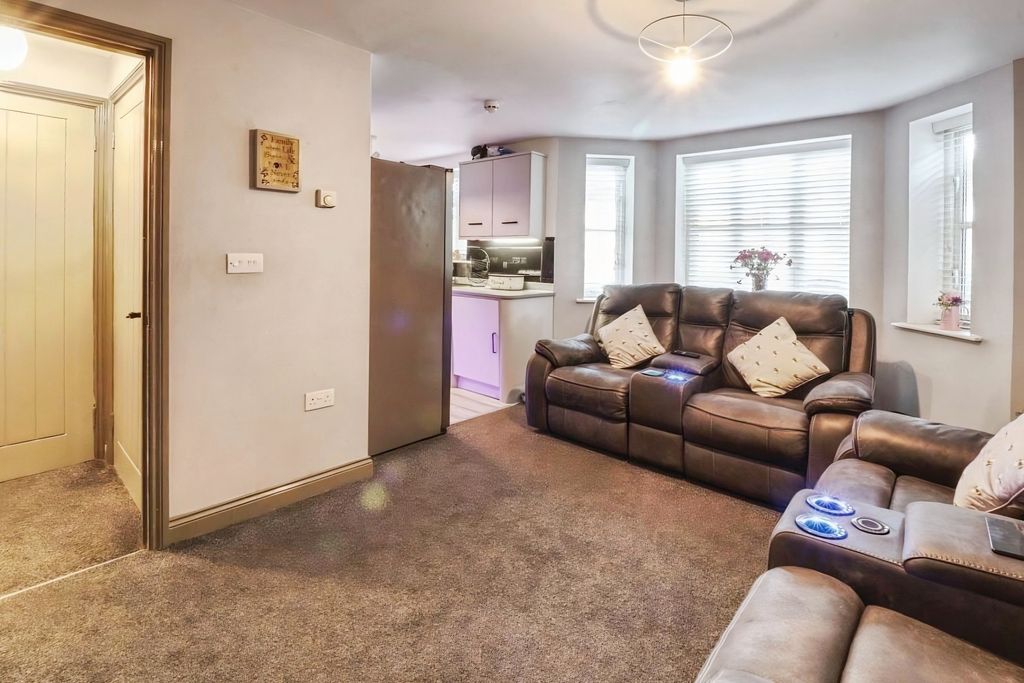 Property photo 3 of 11 32137E11-21698_Ilf220459_Img_05_0000.Jpeg