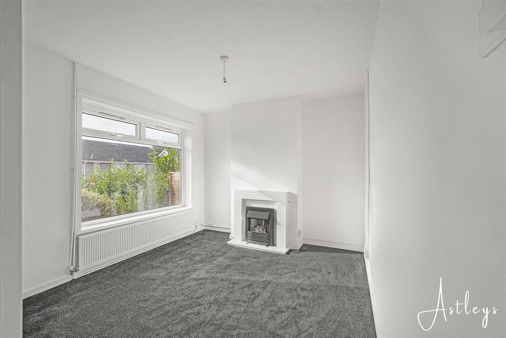 Property photo 2 of 19 Lounge