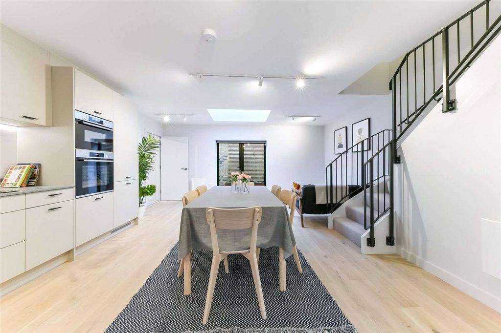 Property photo 2 of 10 Dining Area
