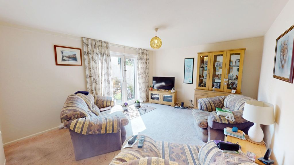 Property photo 3 of 17 4374355