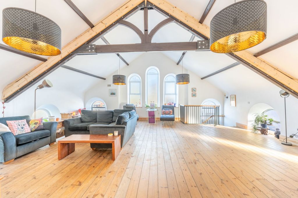 Property photo 3 of 53