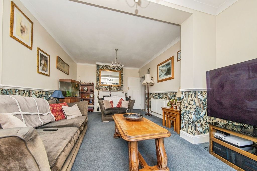Property photo 3 of 27