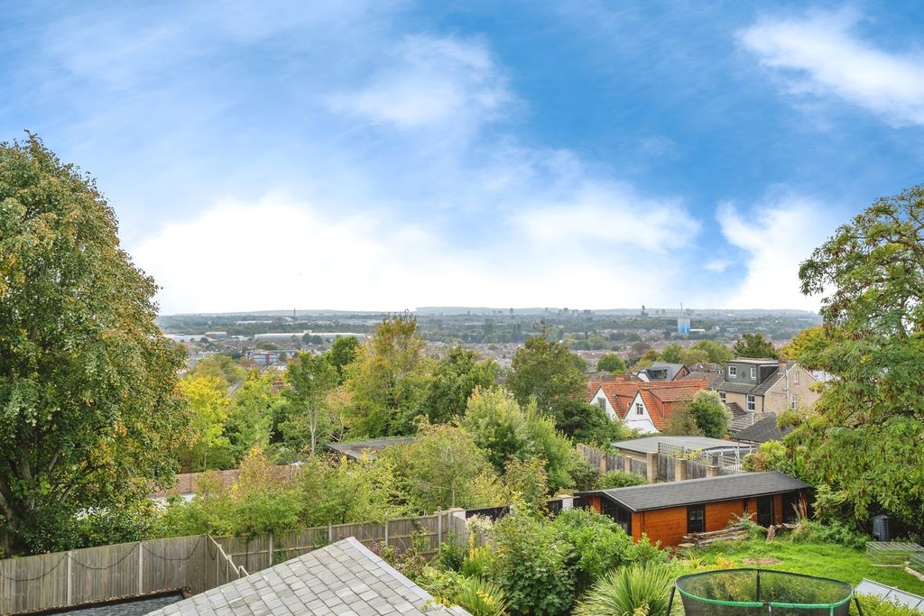 Property photo 2 of 17 Photo