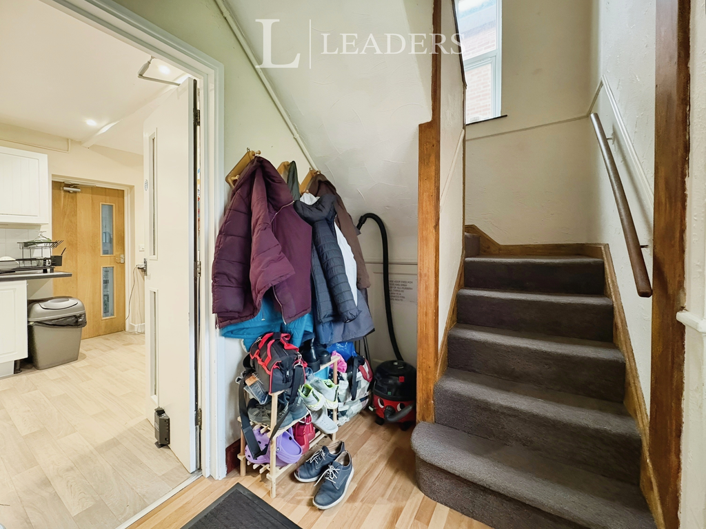 Property photo 2 of 16 Hallway