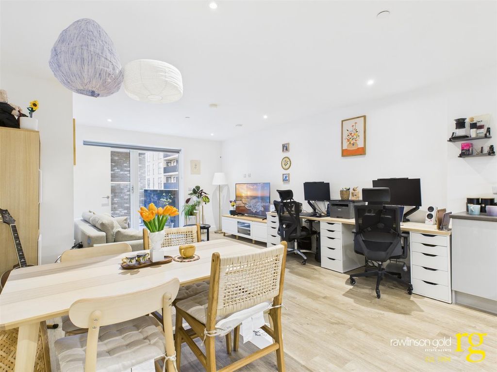 Property photo 3 of 11 Cam02900G0-Pr0311-Still005.Jpg