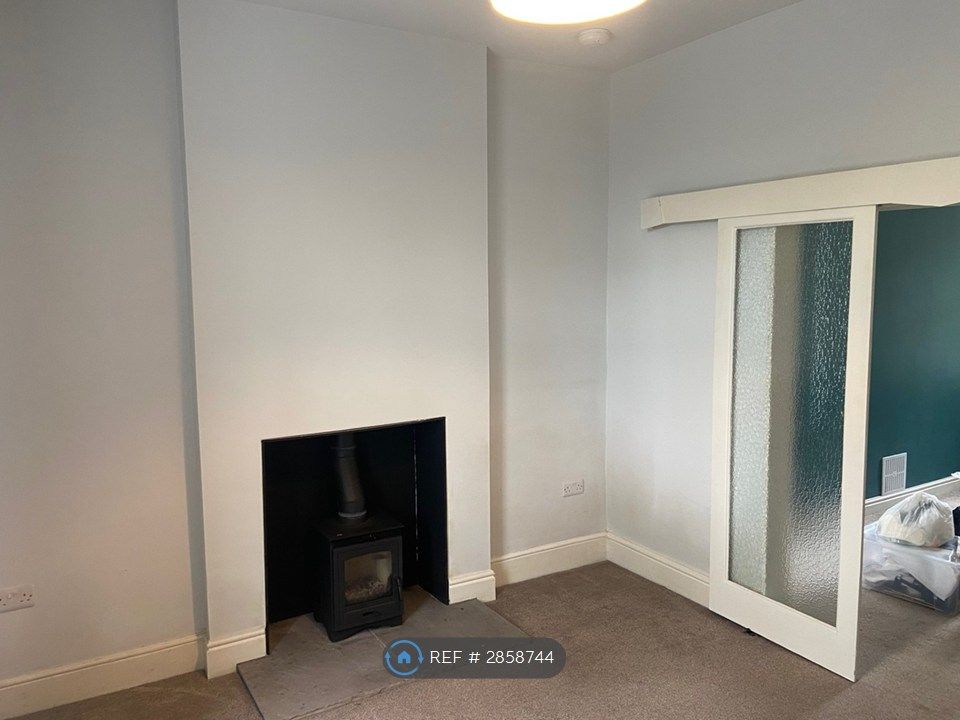 Property photo 2 of 30 Sitting Room Stove &amp; Harth