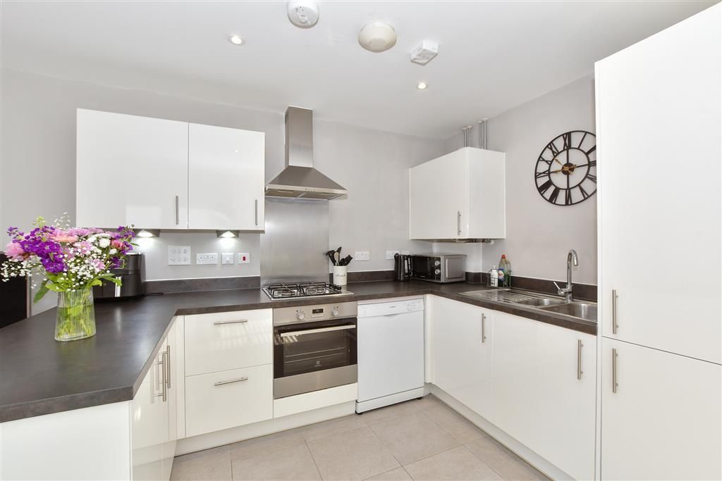 Property photo 1 of 11 Lounge/Kitchen