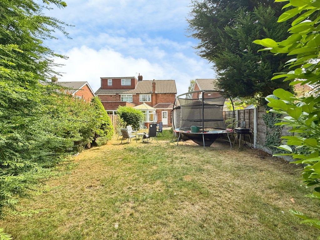 Property photo 2 of 12 Garden