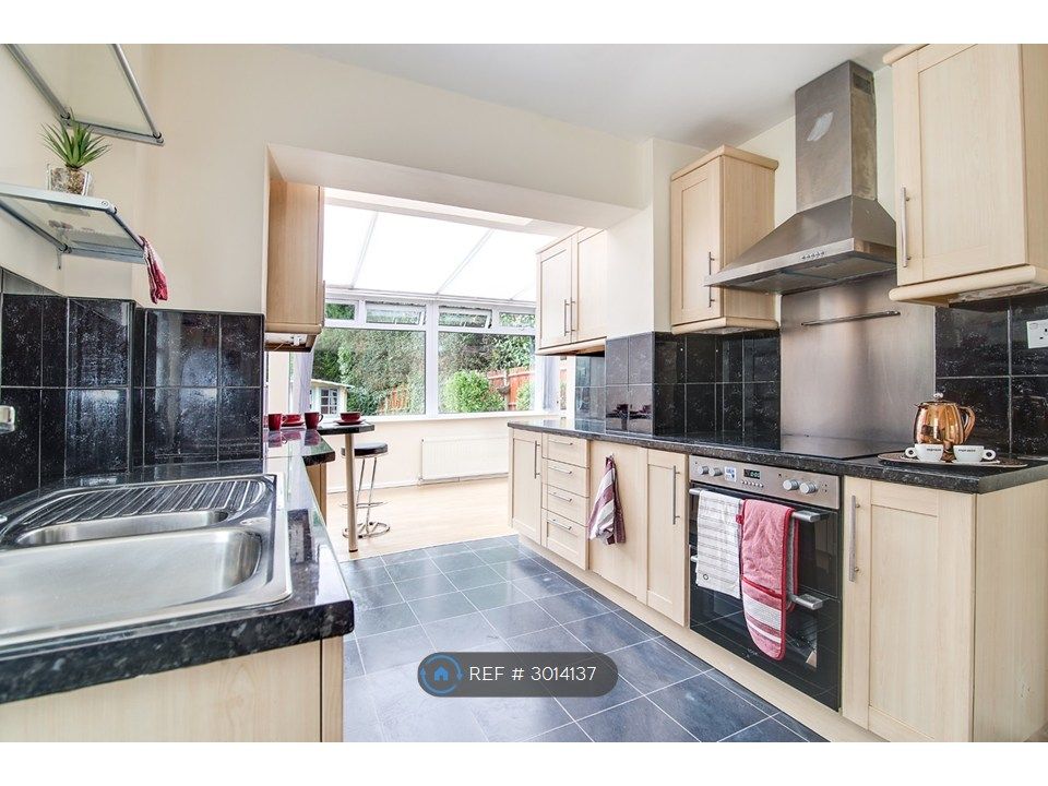 Property photo 1 of 12 Spacious Kitchen