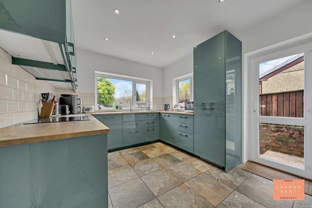 Property photo 1 of 34