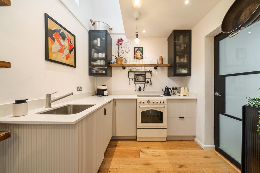 Property photo 3 of 11 4386152