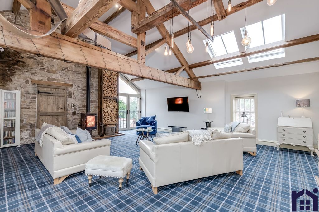 Property photo 2 of 67 Living Room