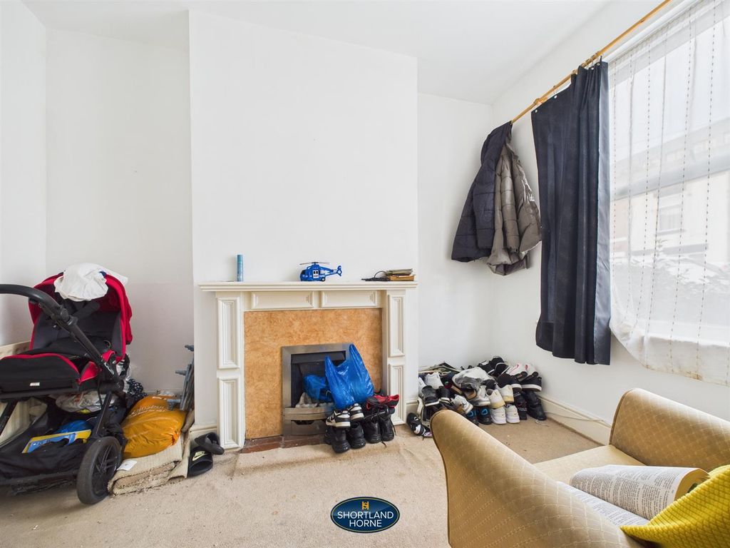 Property photo 3 of 11 Cam01906G0-Pr0583-Still005.Jpg