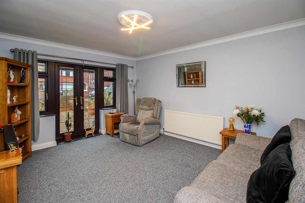 Property photo 3 of 10 Living Room