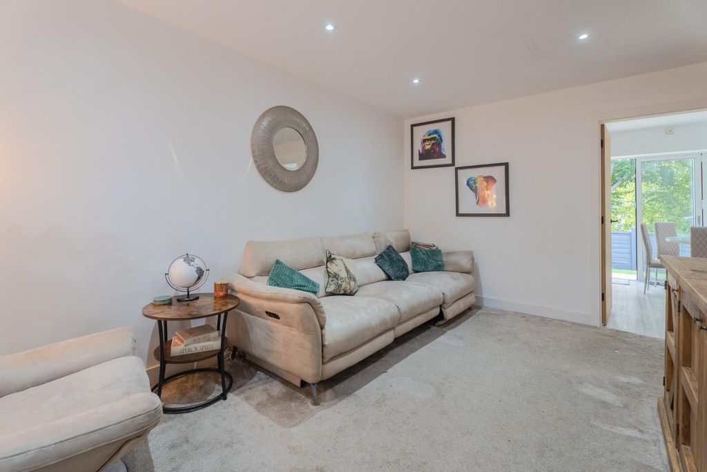 Property photo 3 of 17 Hill Street-18.Jpg