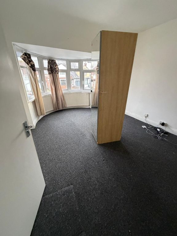 Property photo 3 of 12 Gallery