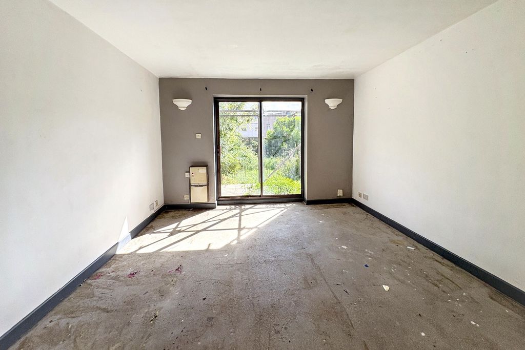 Property photo 3 of 13 85 St. Johns Lane, Bedminster, Bristol, Bs3 5Ab