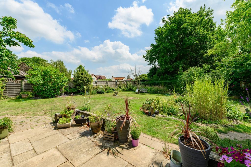 Property photo 2 of 28