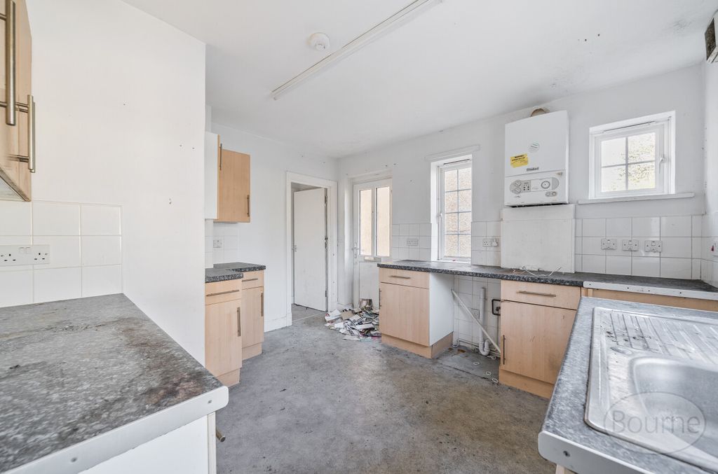 Property photo 2 of 16 56Ae1016-7738-4B9...