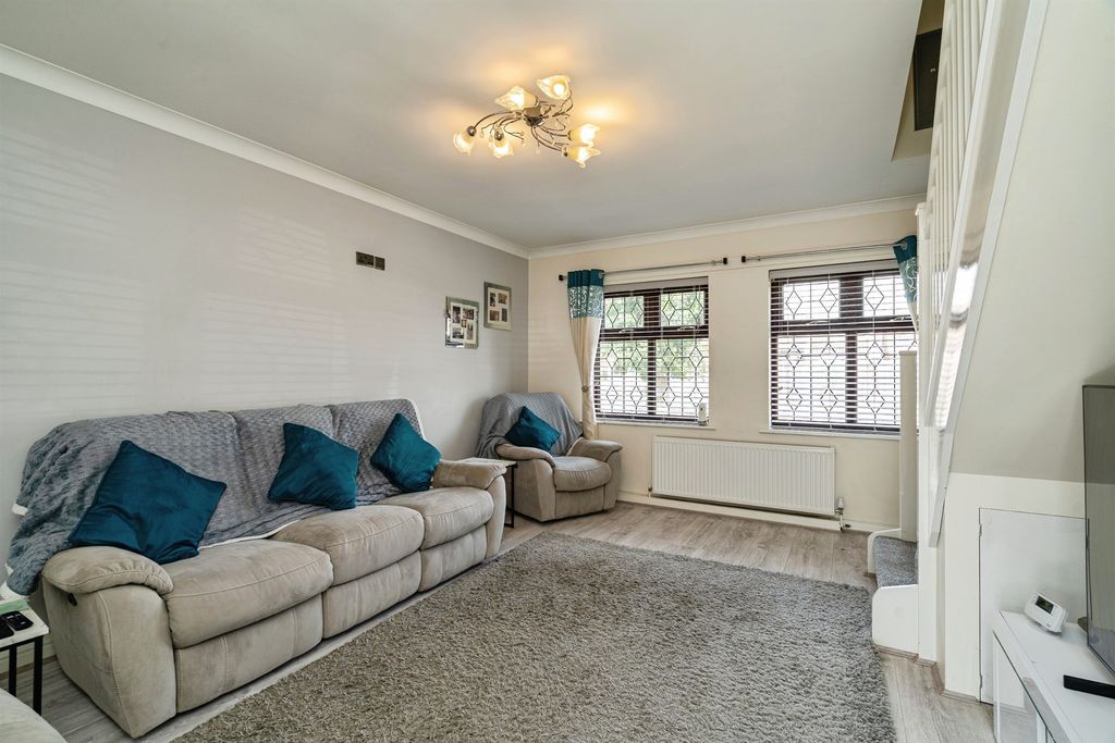 Property photo 3 of 18