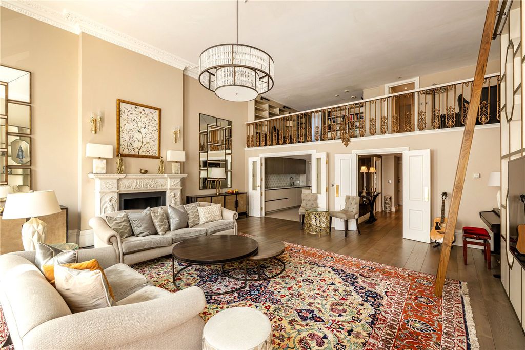 Property photo 3 of 19 Reception / Mezzanin