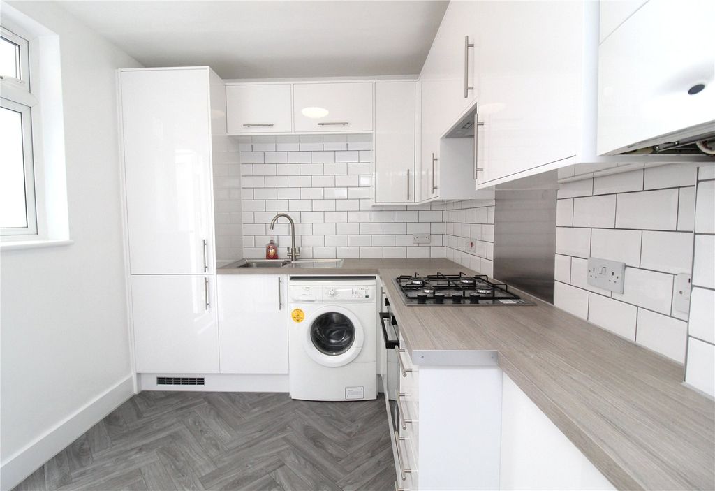 Property photo 3 of 12 Kitchen
