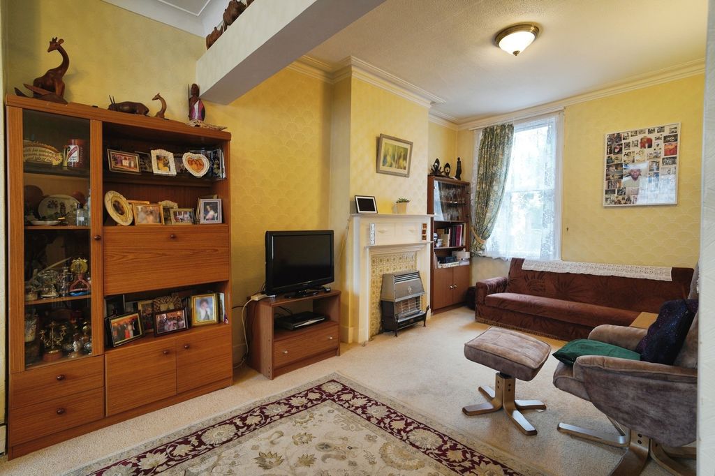 Property photo 3 of 17 Photo