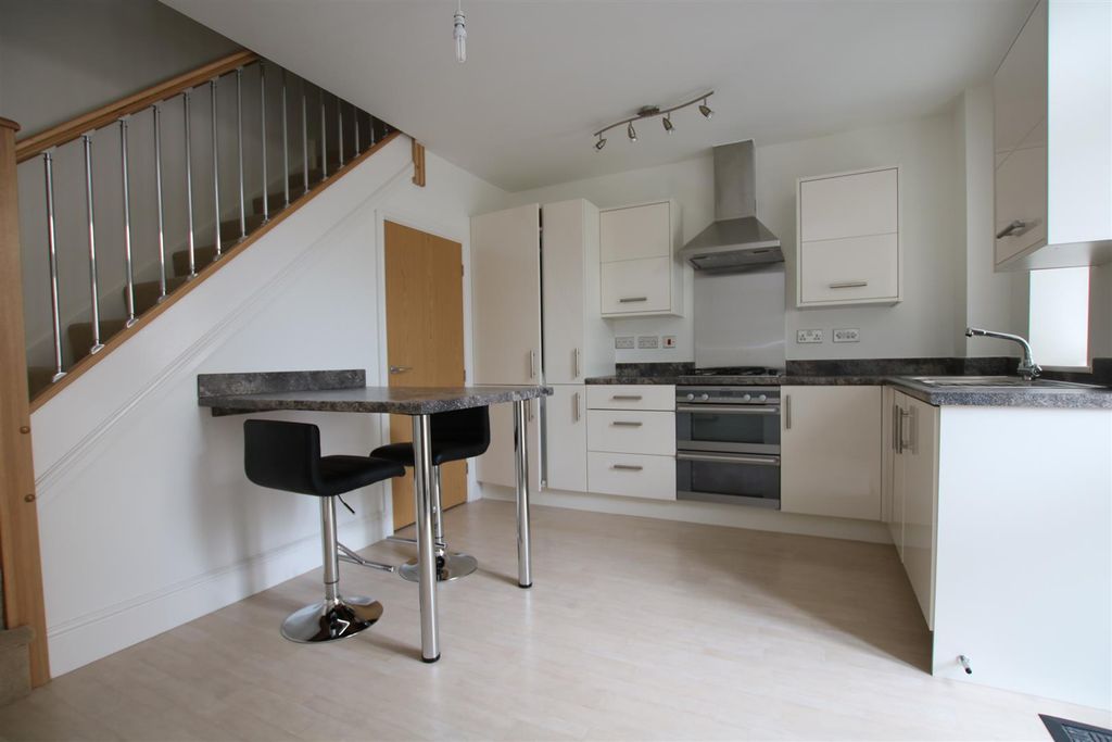 Property photo 2 of 7 Kitchen 2Pg