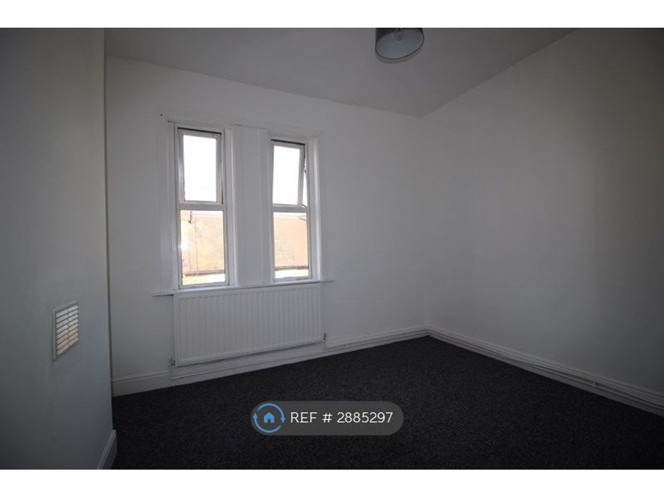 Property photo 1 of 10 Room 4