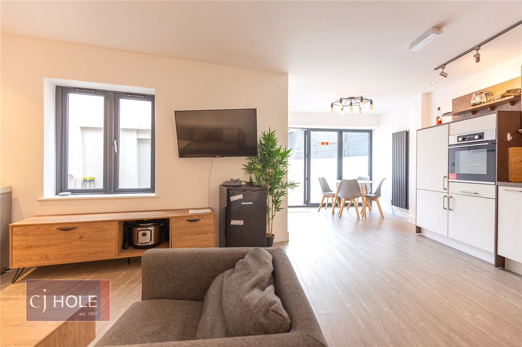 Property photo 2 of 33 Picture No. 62