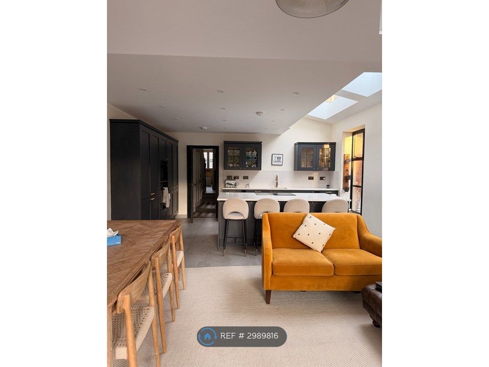 Property photo 1 of 4 Kitchen Dining Space