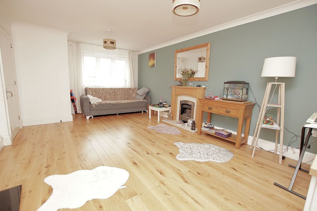 Property photo 2 of 19 Lounge