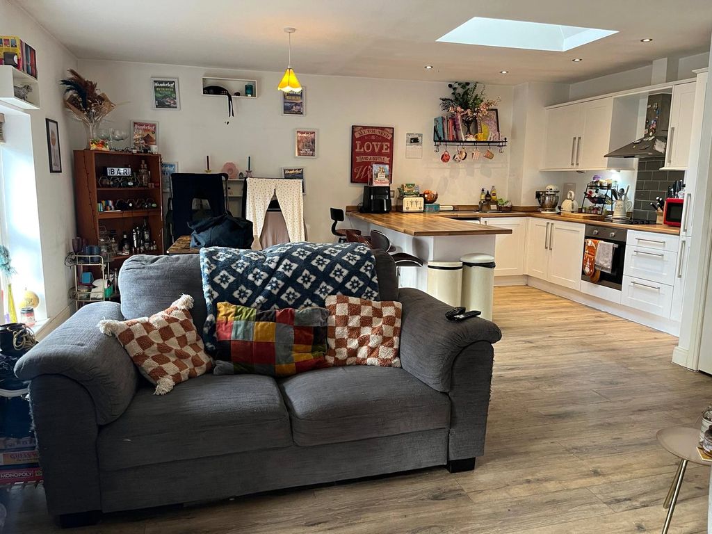 Property photo 3 of 8 Picture No. 06