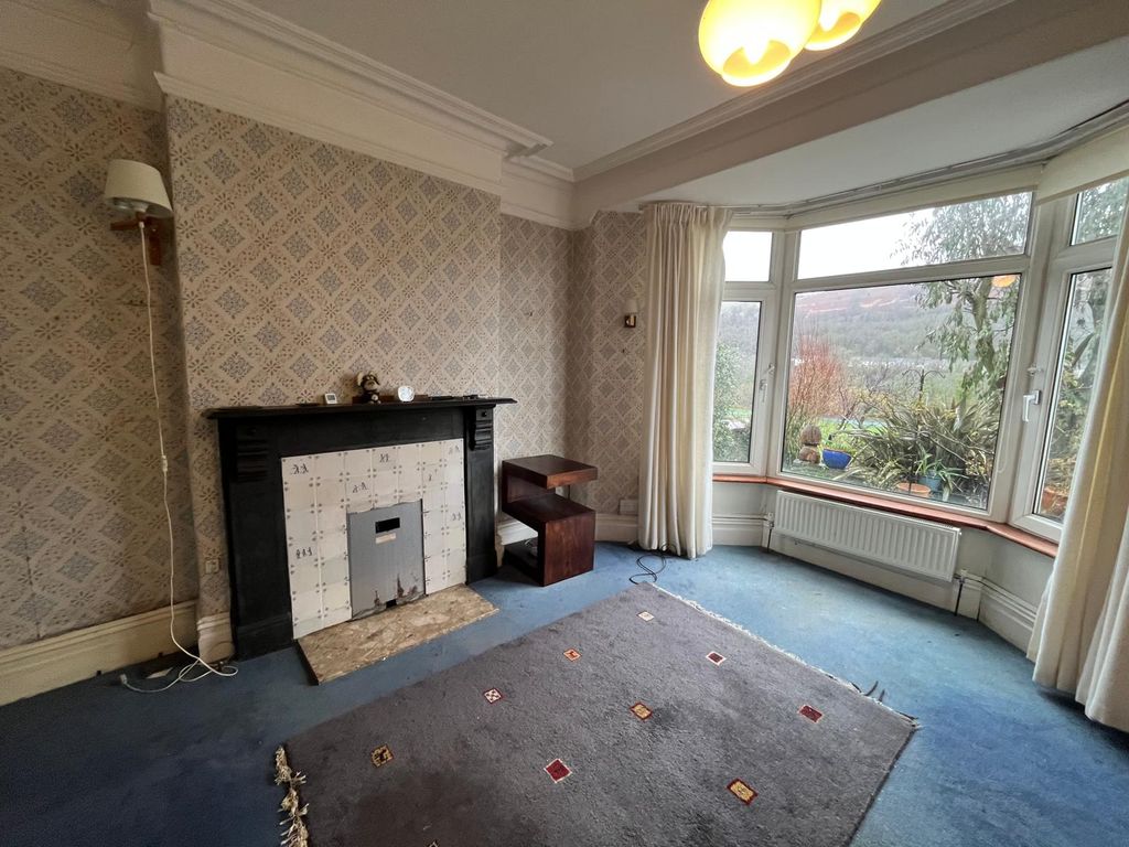 Property photo 3 of 27