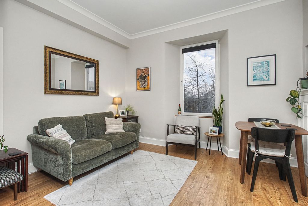 Property photo 3 of 12 4818113