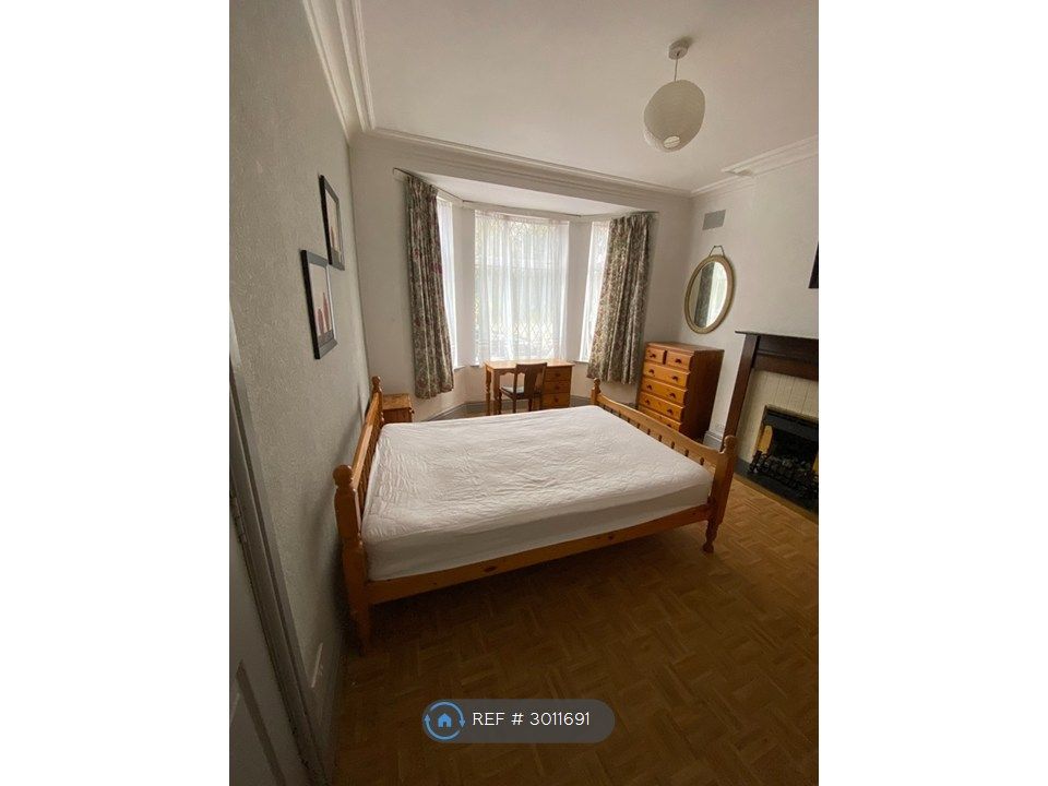 Property photo 2 of 6 Bedroom 1