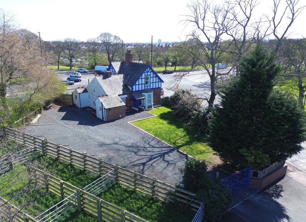 Property photo 1 of 17 Photo 17