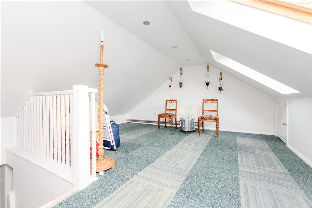 Property photo 1 of 14 Loft Room