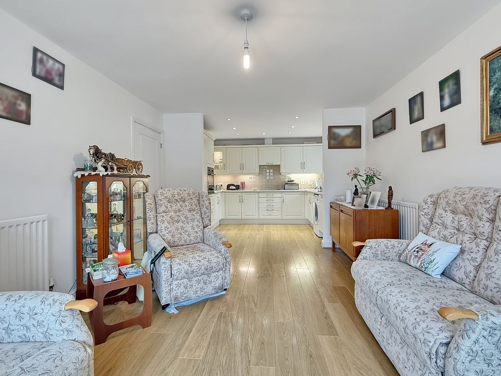 Property photo 2 of 11