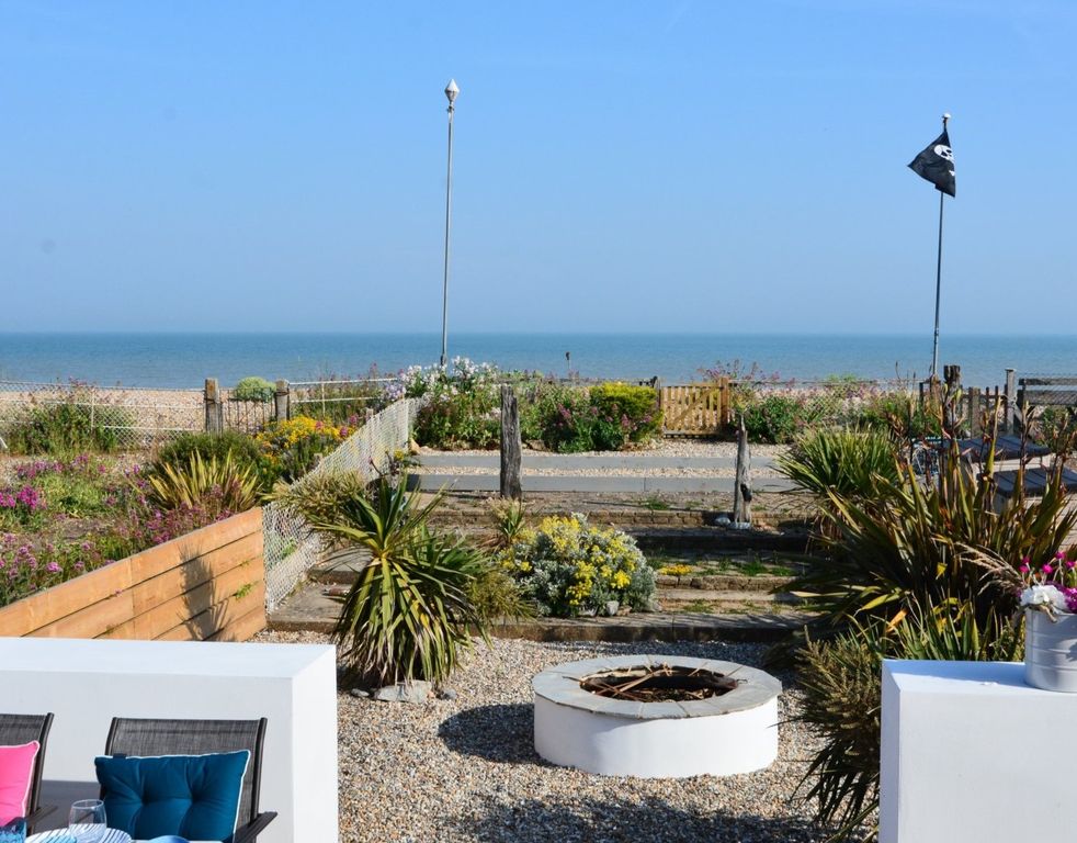 Property photo 1 of 23 Beachside Garden And View