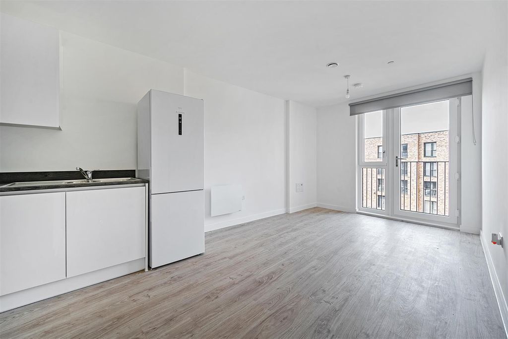 Property photo 2 of 12 1293128-1-6825c9473d7c1-Arw1293128-1-6825c9473d7c1