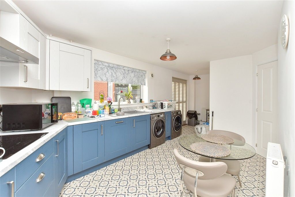 Property photo 3 of 11 Kitchen/Breakfast Room
