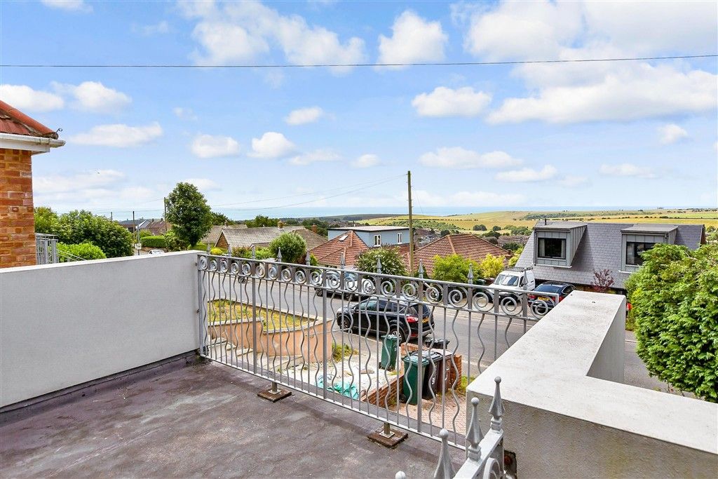 Property photo 3 of 14 Balcony / Terrace