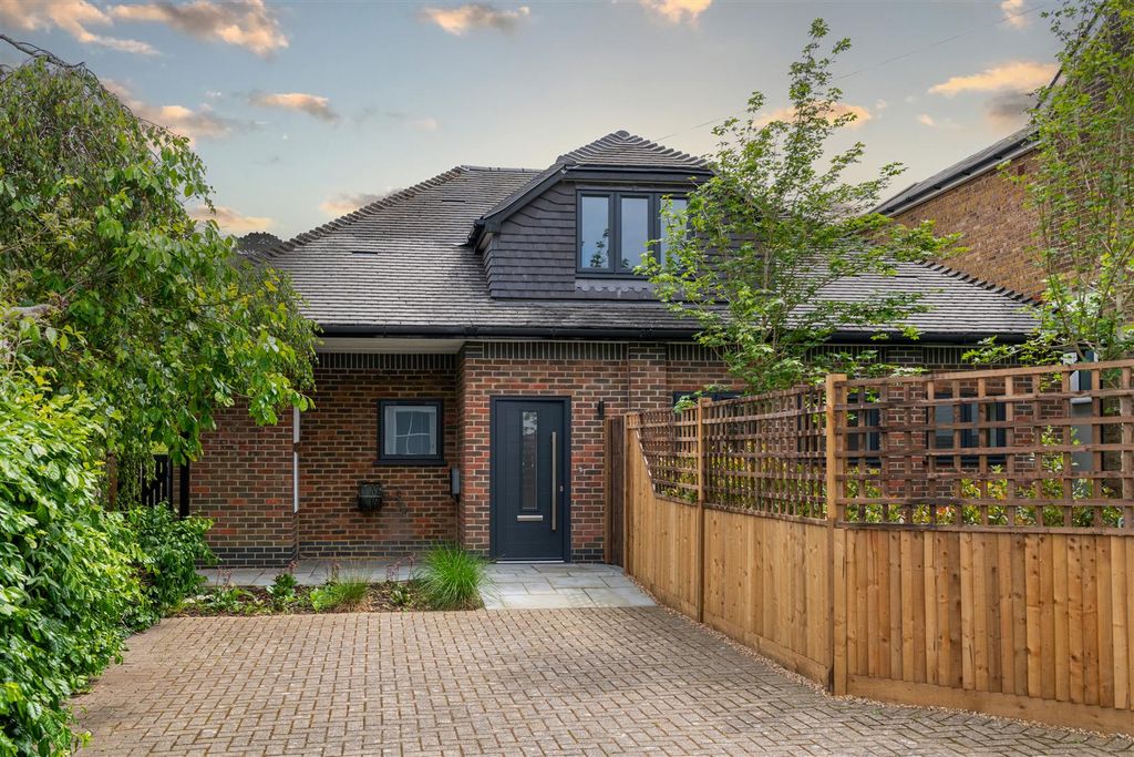 Property photo 1 of 23 43 Woodlands Road Externals-12 Sky.Jpg