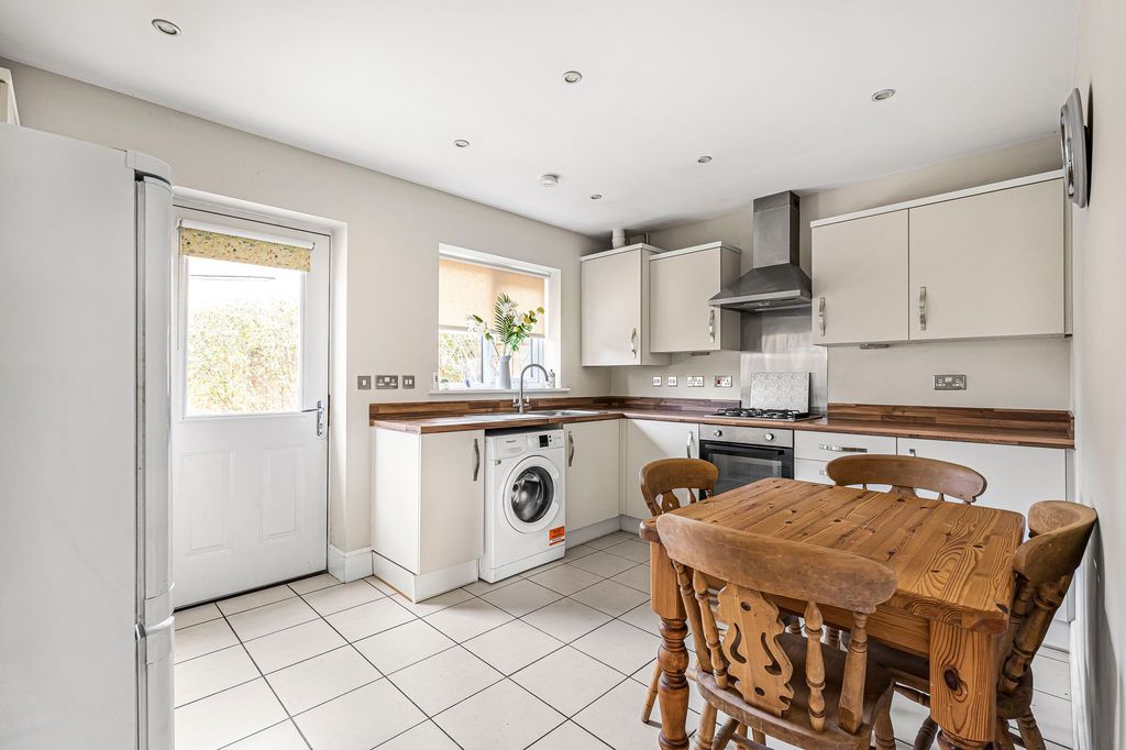 Property photo 3 of 21