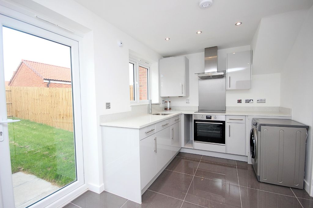 Property photo 2 of 11 Kitchen